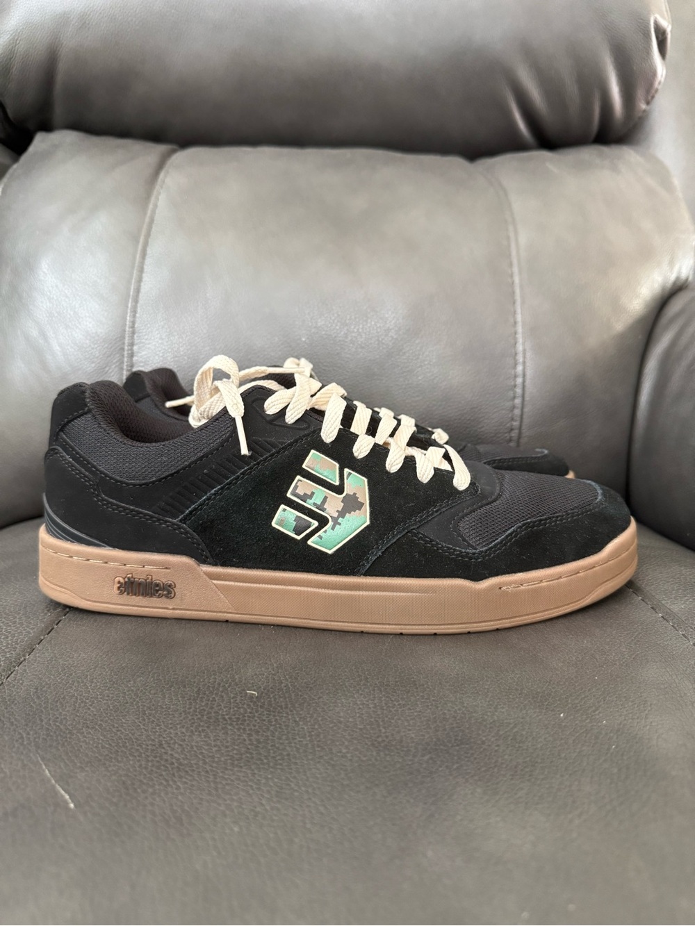 Etnies Men's Rail Skate Low Lace up Shoe Size- 10.5